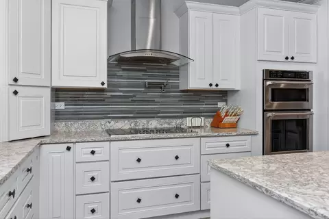 Kitchen - 669 E Byron Ave, Addison, IL 60101 photo 3 of 5