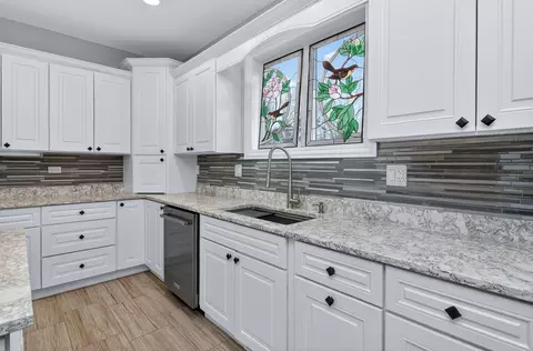 Kitchen - 669 E Byron Ave, Addison, IL 60101 photo 2 of 5