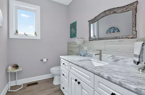 Bath - 669 E Byron Ave, Addison, IL 60101 photo 5 of 5