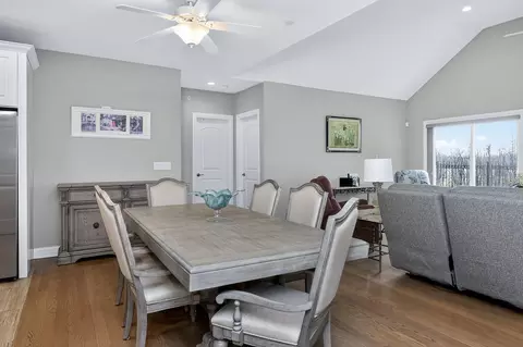 Dining - 669 E Byron Ave, Addison, IL 60101 photo 4 of 5