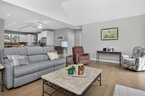 Living - 669 E Byron Ave, Addison, IL 60101 photo 3 of 3