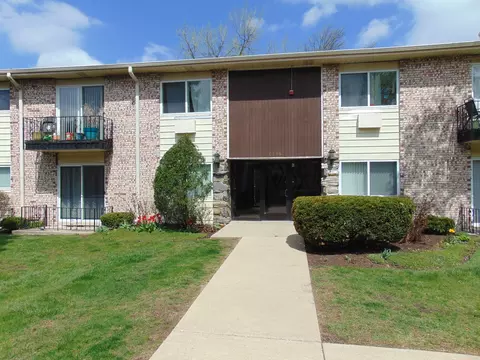 8996 Kennedy Dr #105E, Des Plaines, IL 60016