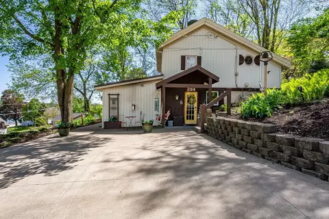 124 Oak St, Le Claire, IA 52753