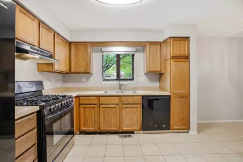 Kitchen - 1925 Golf View Dr #1A, Bartlett, IL 60103 photo 1 of 2