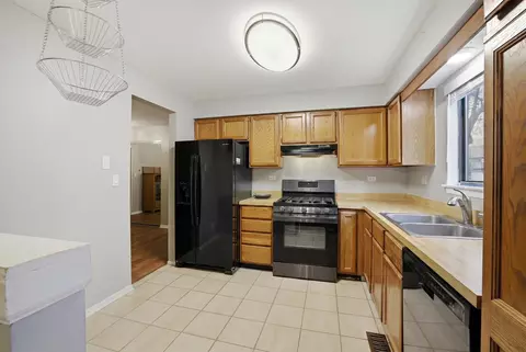 Kitchen - 1925 Golf View Dr #1A, Bartlett, IL 60103 photo 2 of 2