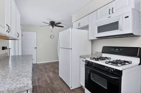Kitchen - 86 Circle Dr E, Montgomery, IL 60538 photo 2 of 2