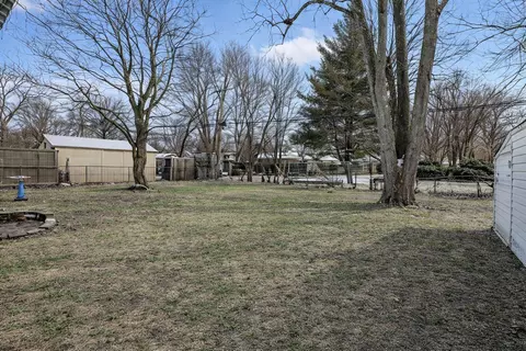 Exterior - 86 Circle Dr E, Montgomery, IL 60538 photo 3 of 4