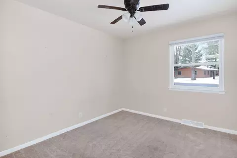 Bedroom - 86 Circle Dr E, Montgomery, IL 60538 photo 3 of 3