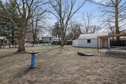 Exterior - 86 Circle Dr E, Montgomery, IL 60538 photo 2 of 4