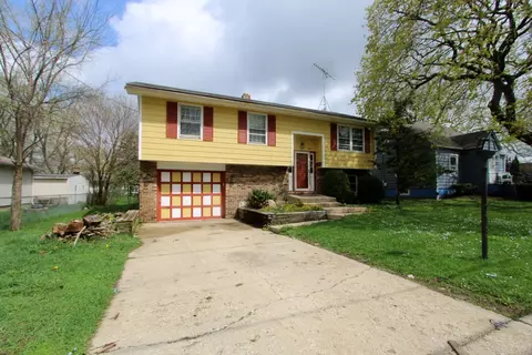 203 E Donovan Ave, Woodstock, IL 60098