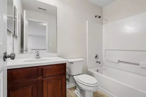 Bath - 3704 Munson St, Plano, IL 60545 photo 4 of 4