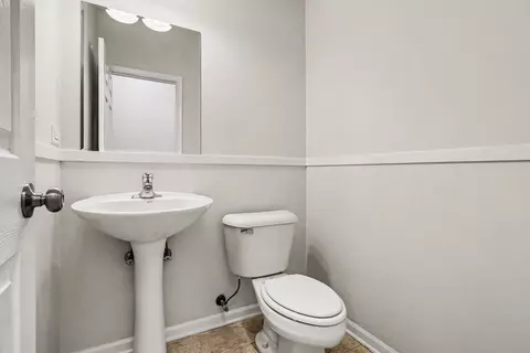 Bath - 3704 Munson St, Plano, IL 60545 photo 1 of 4