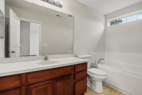 Bath - 3704 Munson St, Plano, IL 60545 photo 2 of 4
