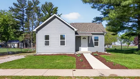 104 S Oak St, Arrowsmith, IL 61722