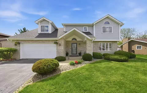 3552 Fairway Dr, Crete, IL 60417