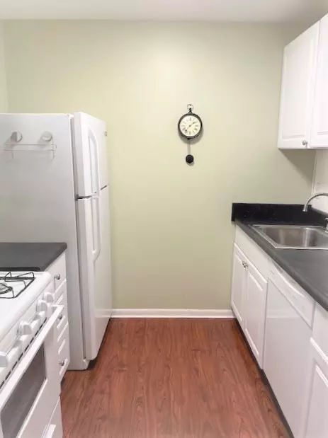 Kitchen - 580 Mesa Dr #201, Hoffman Estates, IL 60169 photo 1 of 1
