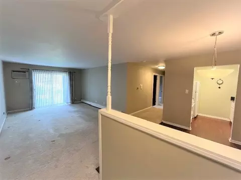 Living - 580 Mesa Dr #201, Hoffman Estates, IL 60169 photo 1 of 2