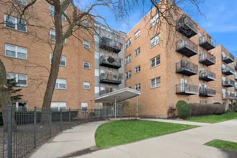 2501 W Bryn Mawr Ave #305, Chicago, IL 60659