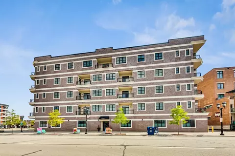 105 S Cottage Hill Ave #206, Elmhurst, IL 60126