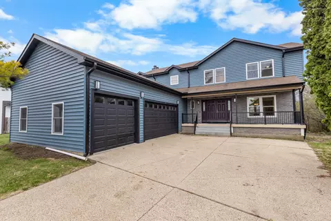 330 Oak Hill Ct, Antioch, IL 60002