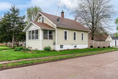 606 Indian Rd, Davenport, IA 52802