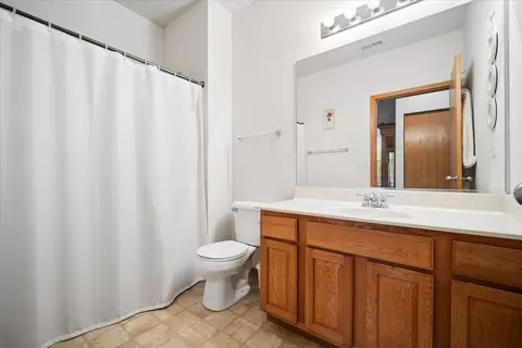 Bath - 2616 Christie Dr, Algonquin, IL 60102 photo 2 of 2