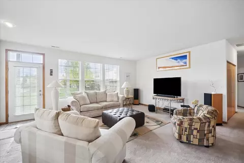 Living - 2616 Christie Dr, Algonquin, IL 60102 photo 2 of 3