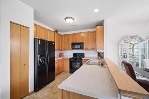 Kitchen - 2616 Christie Dr, Algonquin, IL 60102 photo 2 of 2