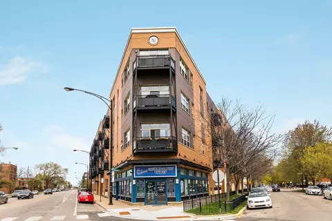 2915 N Clybourn Ave #205, Chicago, IL 60618