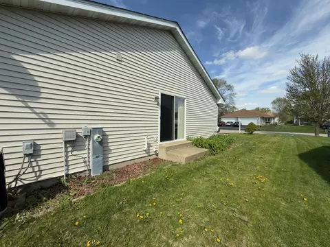 Exterior - 500 12 Johnson St, Marengo, IL 60152 photo 3 of 4