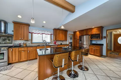 Kitchen - 879 Lakeside Dr, Bartlett, IL 60103 photo 1 of 3