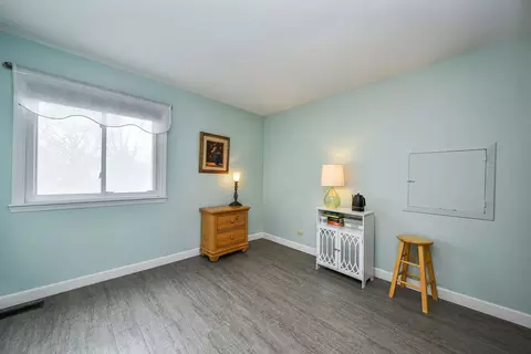Bedroom - 879 Lakeside Dr, Bartlett, IL 60103 photo 2 of 4