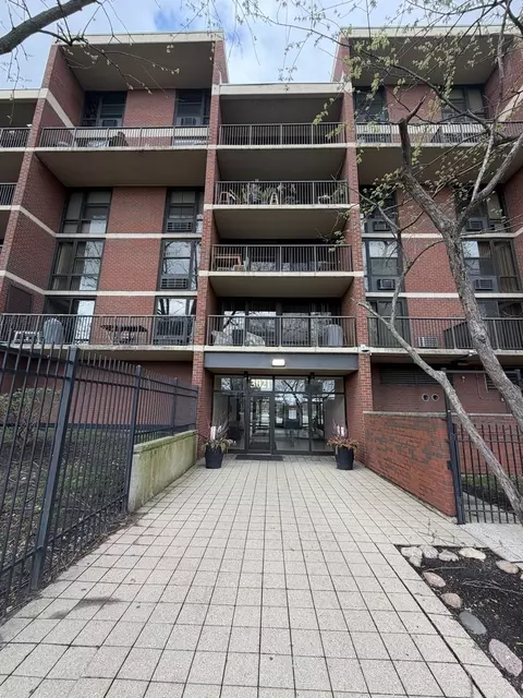 3021 S Michigan Ave #507, Chicago, IL 60616