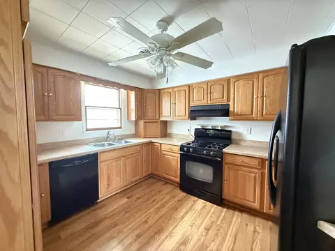 Kitchen - 2 Acapulco Dr, Putnam, IL 61560 photo 1 of 3