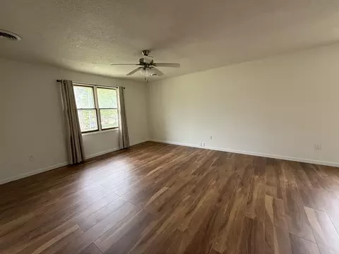 Living - 2 Acapulco Dr, Putnam, IL 61560 photo 3 of 3