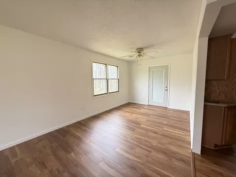 Living - 2 Acapulco Dr, Putnam, IL 61560 photo 1 of 3