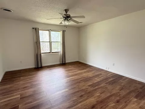 Living - 2 Acapulco Dr, Putnam, IL 61560 photo 2 of 3
