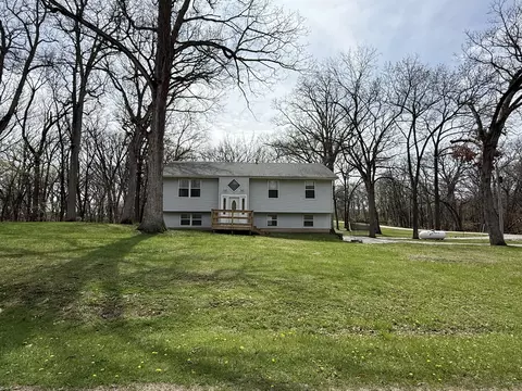 2 Acapulco Dr, Putnam, IL 61560