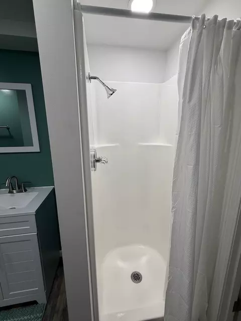 Bath - 2 Acapulco Dr, Putnam, IL 61560 photo 3 of 3