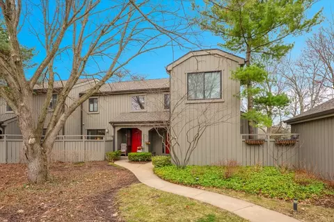 196 Shoreline Rd, Lake Barrington, IL 60010