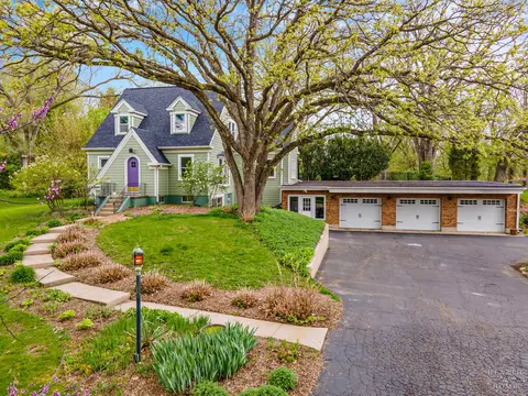 6710 Hillside Rd, Crystal Lake, IL 60012