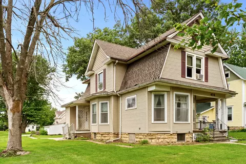 414 6th Ave, Clarence, IA 52216