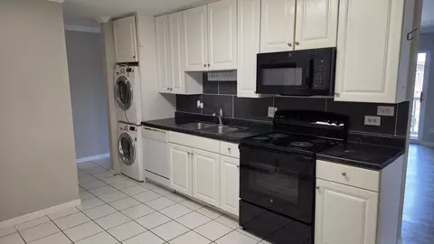 Kitchen - 910 Beau Dr #202, Des Plaines, IL 60016 photo 1 of 2