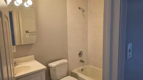 Bath - 910 Beau Dr #202, Des Plaines, IL 60016 photo 1 of 1