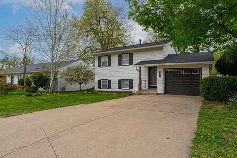 Exterior - 805 S Grove St, Normal, IL 61761 photo 2 of 5