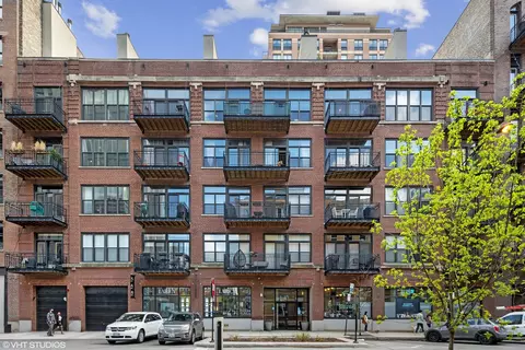 375 W Erie St #607, Chicago, IL 60654