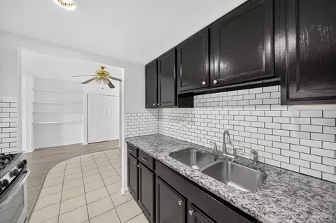 138 E Bailey Rd #H, Naperville, IL 60565 photo 2