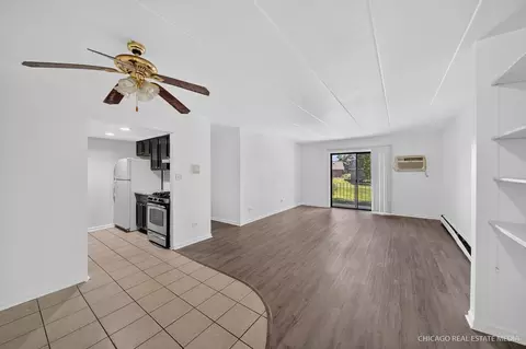 138 E Bailey Rd #H, Naperville, IL 60565 photo 4