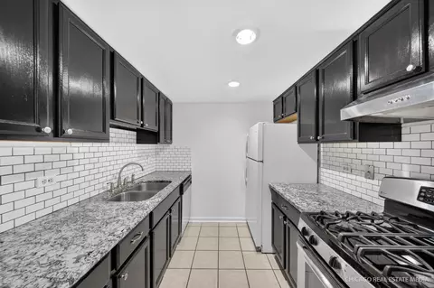 138 E Bailey Rd #H, Naperville, IL 60565 photo 3