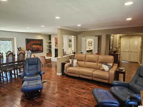 Living - 20 Boca Dr, Hannibal, MO 63401 photo 3 of 3